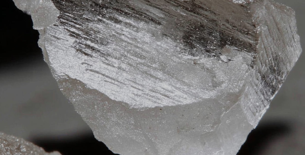 Darstellung von Natriumchlorid (NaCl), das oft in Sportgetränken verwendet wird.