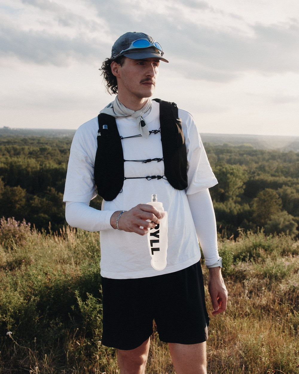 Trailrunner mit DRYLL Softflask beim Ausdauertraining